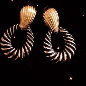 💕Striped black and gold drop earrings